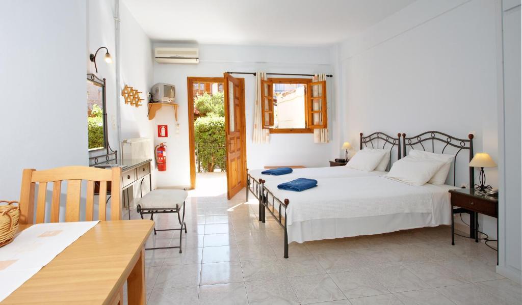Anniska Hotel Kardhamili Cameră foto